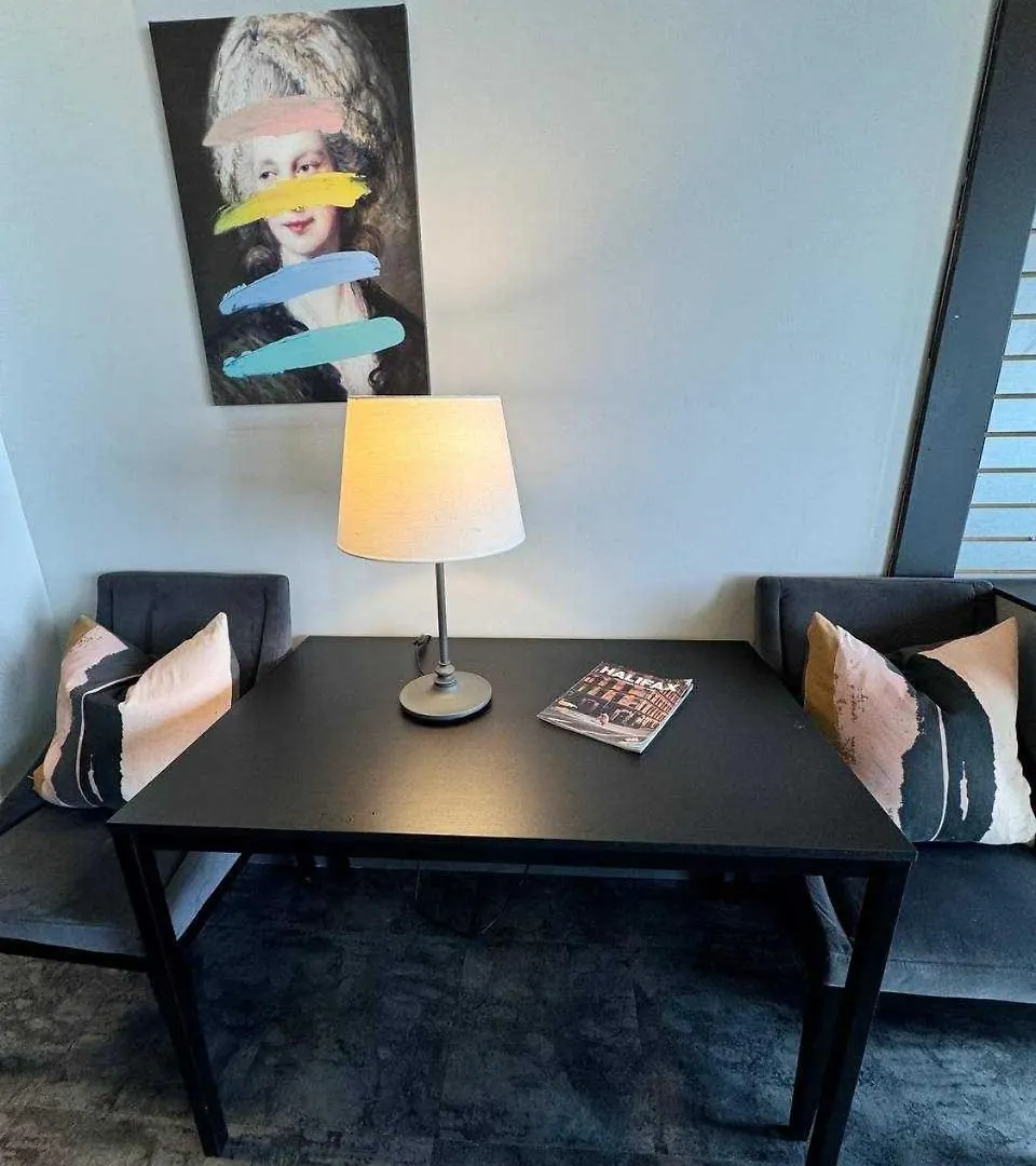 Industrial Chic Studio, Unit B هاليفاكس 0*,  كندا