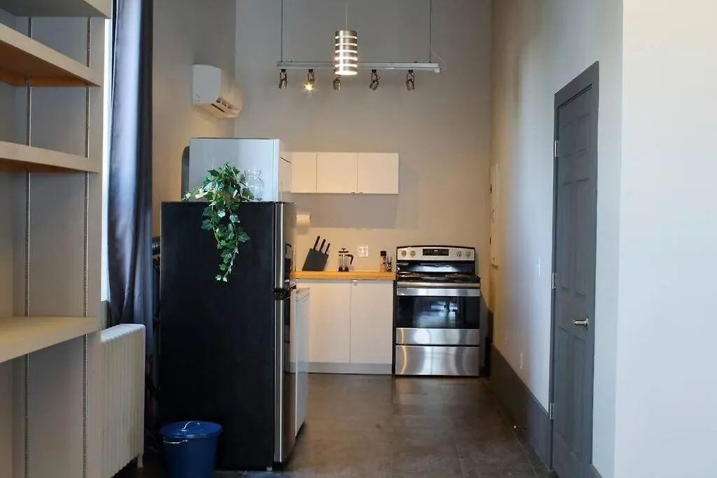 Industrial Chic Studio, Unit B هاليفاكس